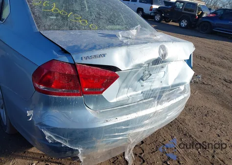 2012 Volkswagen Passat 2.5L Se z USA, uszkodzony, nr VIN 1VWBP7A33CC102365